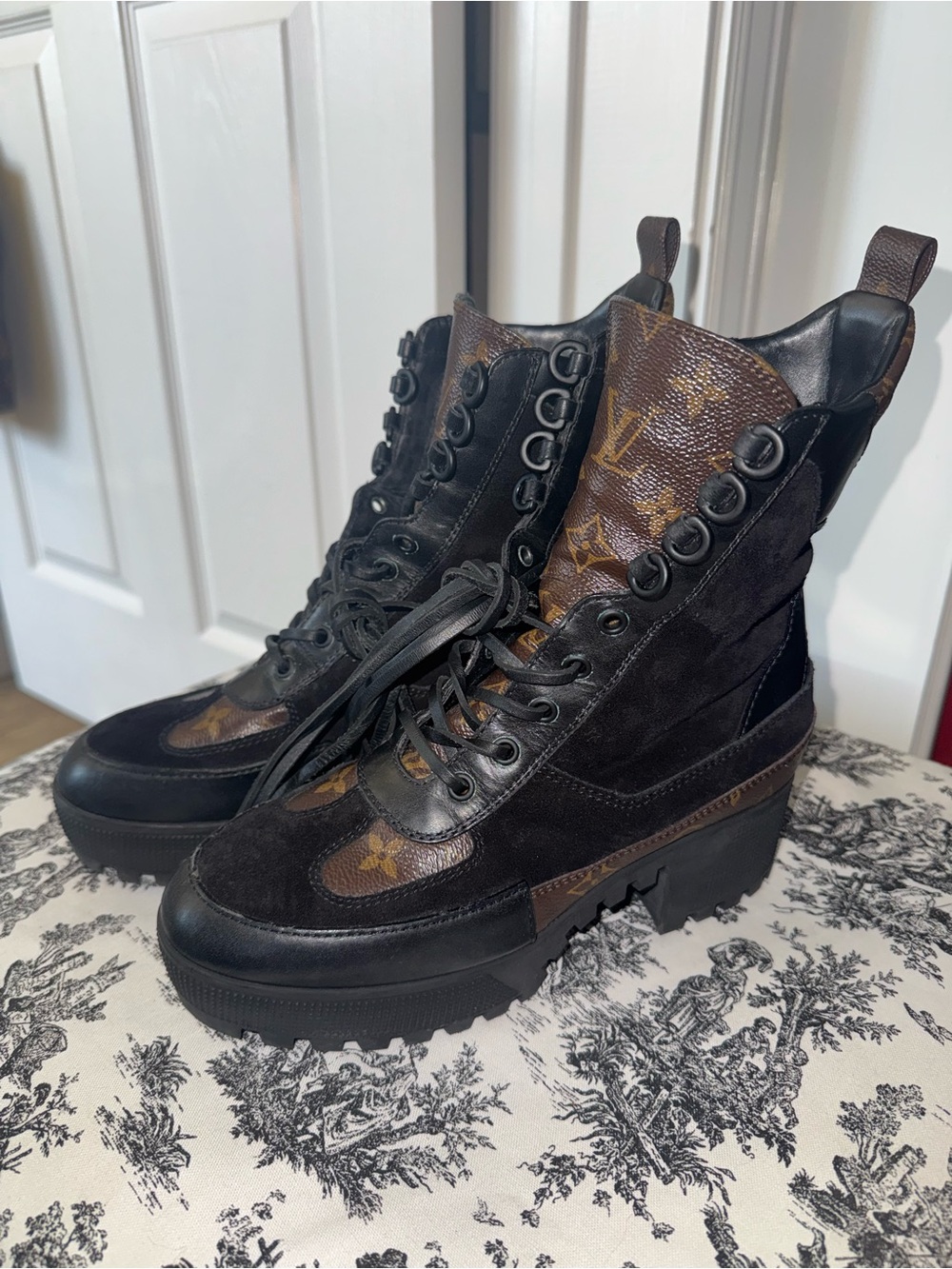Louis Vuitton Laureate Platform Desert
Boot - Picture 2 of 6